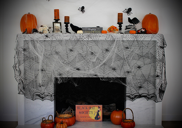 VELCRO® Brand Halloween Mantel